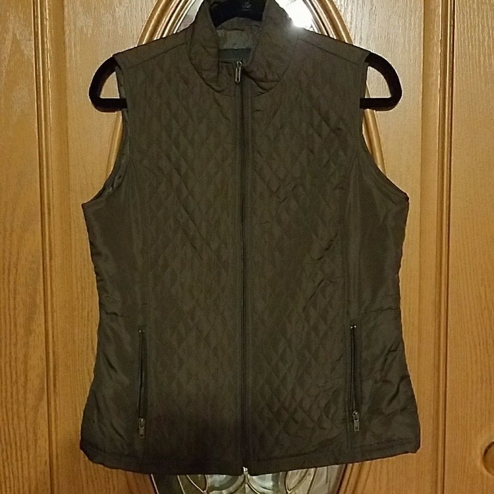 Relativity Brown Quilted Vest Sz. M NWOT.